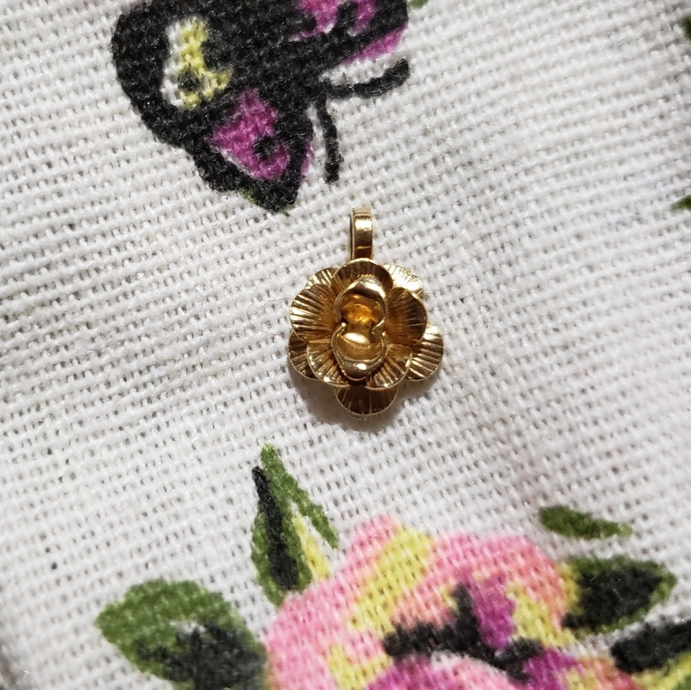 14K GF flower pendant